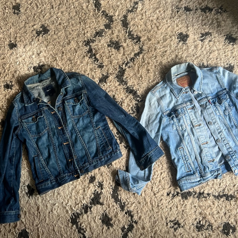 Perfect Denim Duo! Levi’s and Gap, light and medium wash.